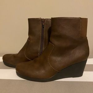 Brown boots size 7 1/2